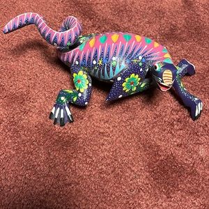 Hand-made Oaxacan Mexican Painted Purple Lizard, wood, Joaquin Hernandez Vasquez
